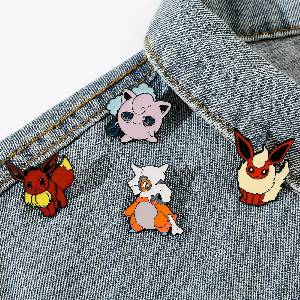 Embroidery Wallpaper - 4 Broches de Personajes de Dibujos